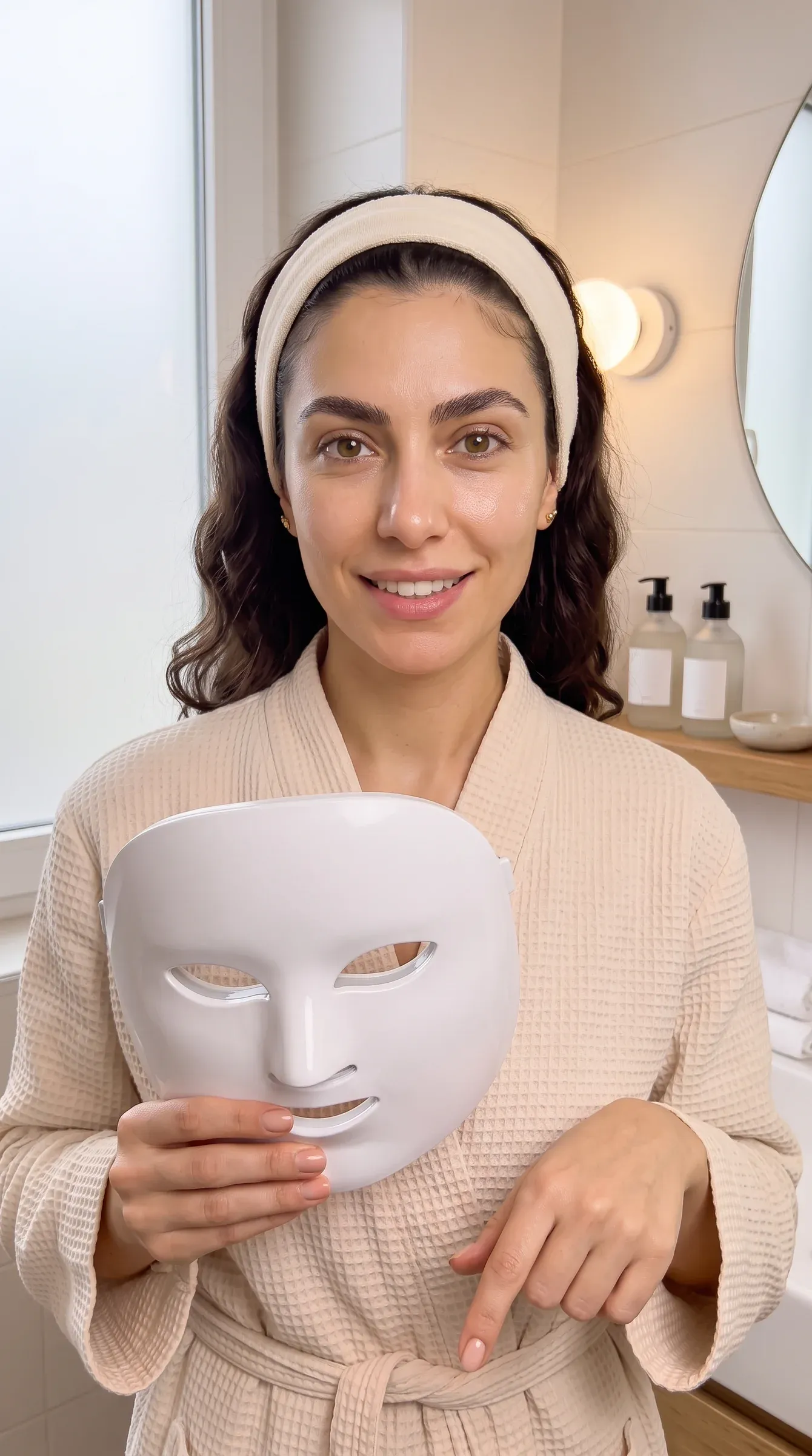 Clip 6: Eleni points to the comments